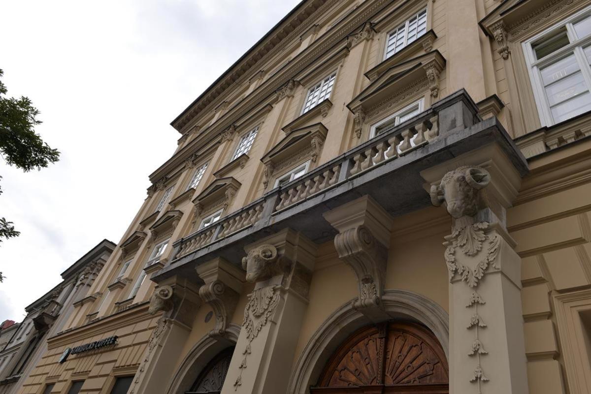 Apartamenty W Palacu Pod Baranami Krakow Bagian luar foto