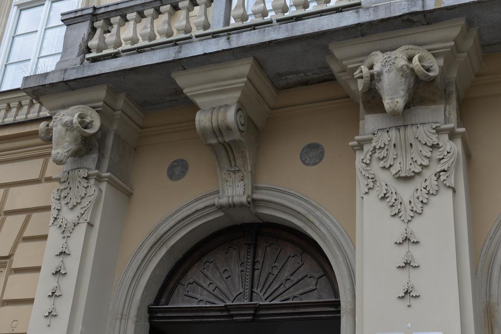 Apartamenty W Palacu Pod Baranami Krakow Bagian luar foto