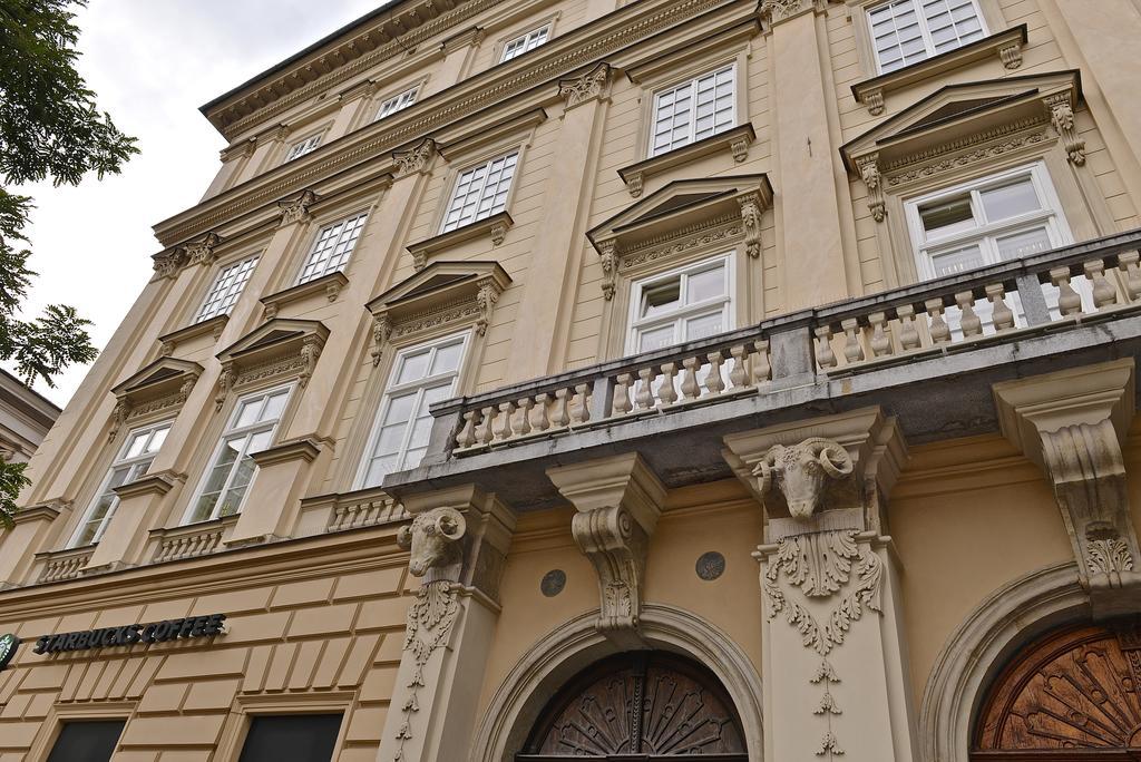 Apartamenty W Palacu Pod Baranami Krakow Bagian luar foto