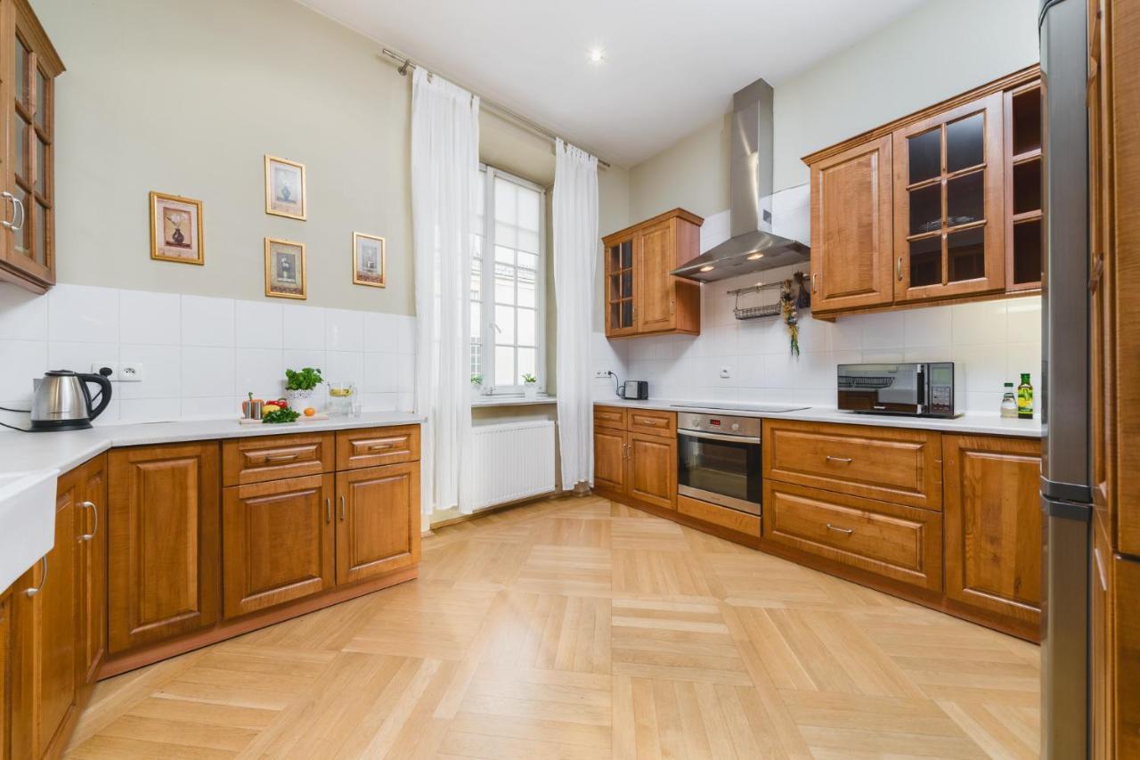 Apartamenty W Palacu Pod Baranami Krakow Bagian luar foto