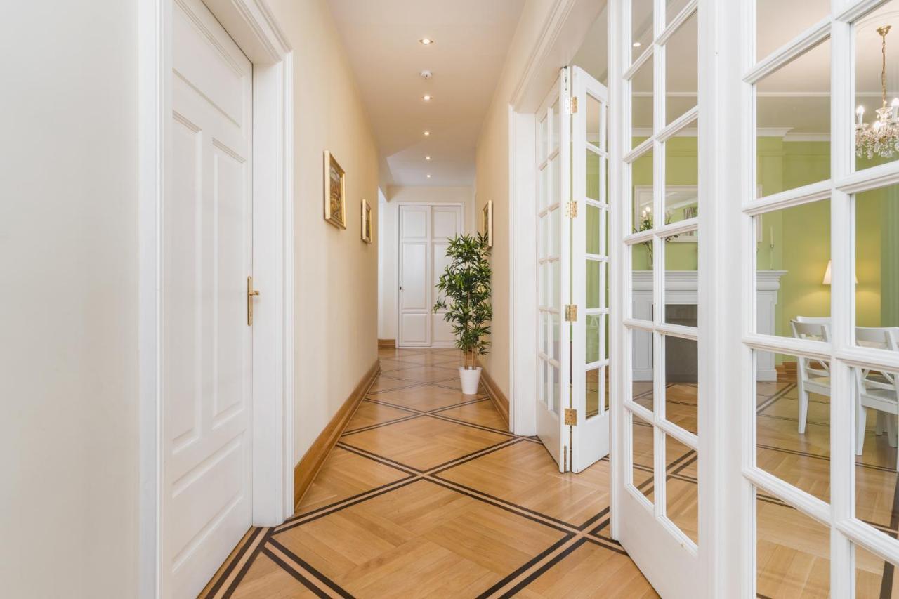 Apartamenty W Palacu Pod Baranami Krakow Bagian luar foto