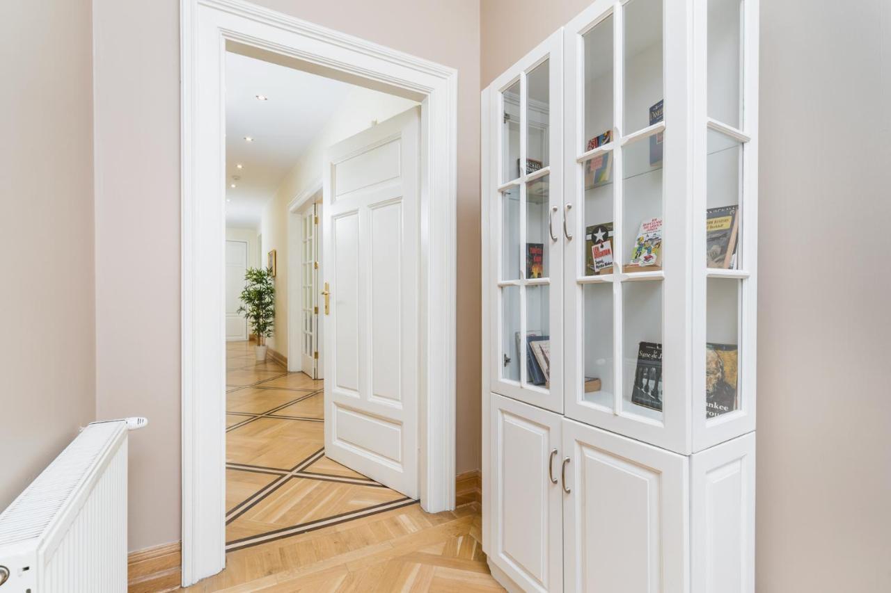 Apartamenty W Palacu Pod Baranami Krakow Bagian luar foto